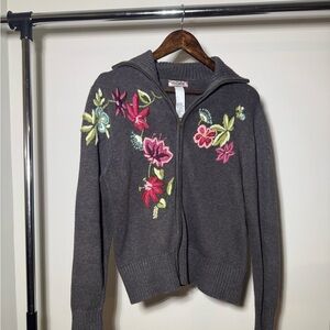 Gray Floral Embroidered Women's Sweater Size Medium Vintage 90s Cottagecore Boho